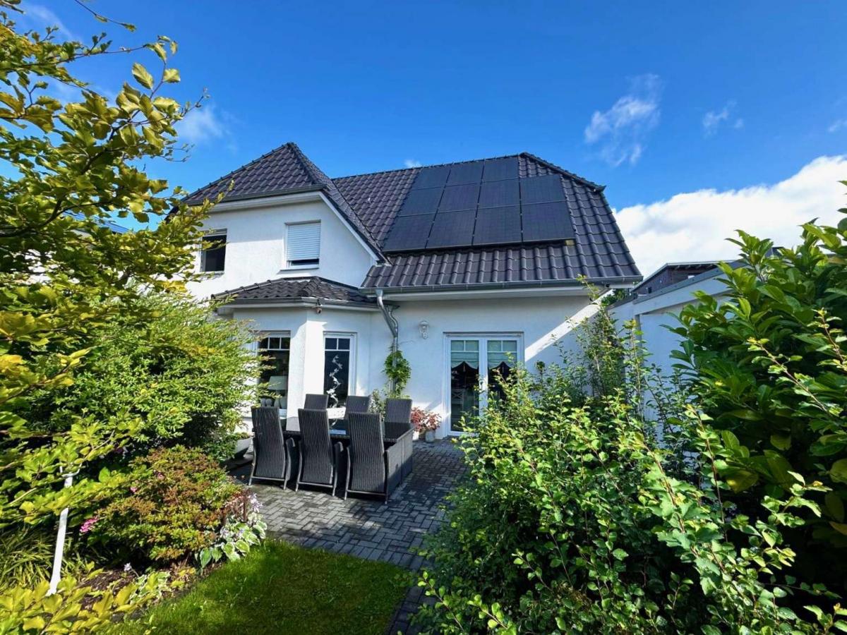 Südansicht mit Terrasse