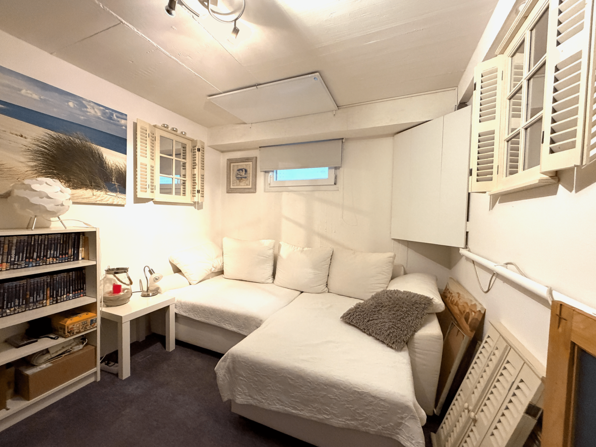 kleines Zimmer im Keller