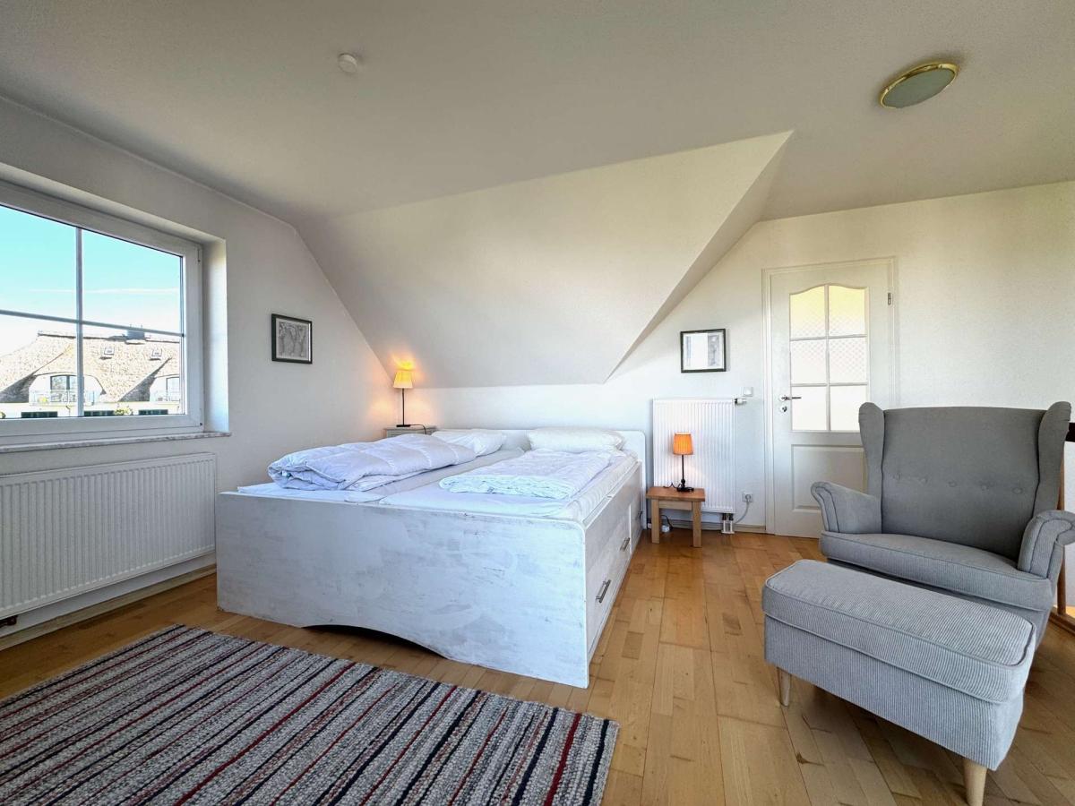 Blick auf Schlafzimmer und Bad