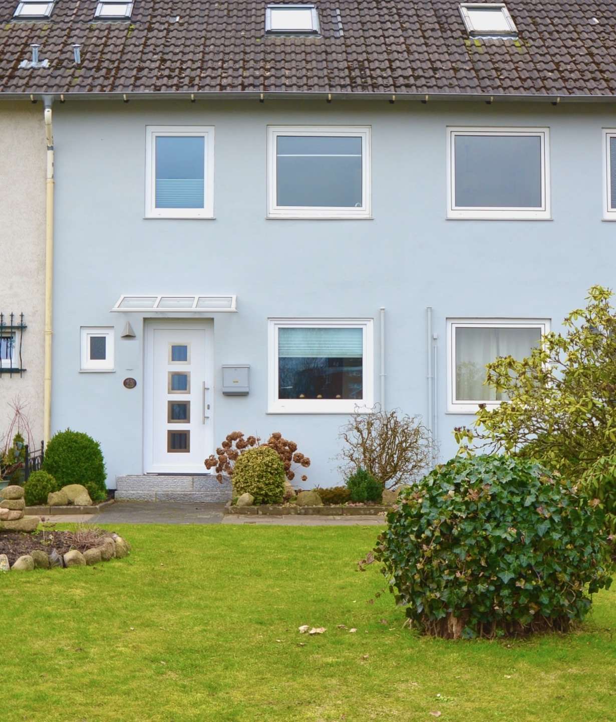 RESERVIERT - Schönes Reihenmittelhaus mit Garten, Balkon, Terrasse und Garage