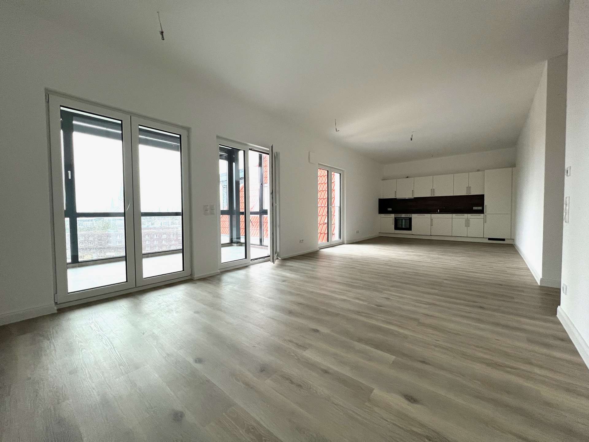 Neuwertige  - Top Etagenwohnung mit Wintergarten und Tiefgarage in zentraler Lage